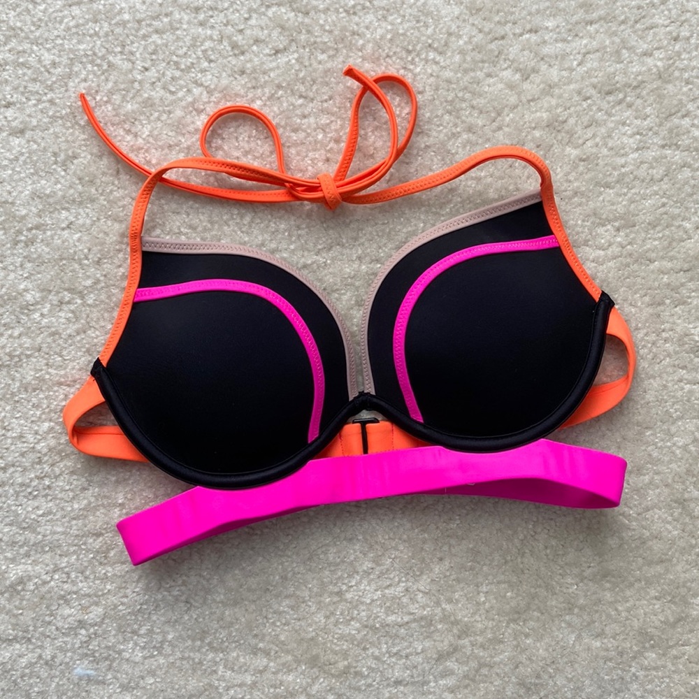 Victoria’s Secret 34C Halter Bikini Top